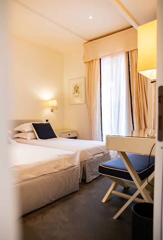 Vista Camera Family Suite California Park Hotel